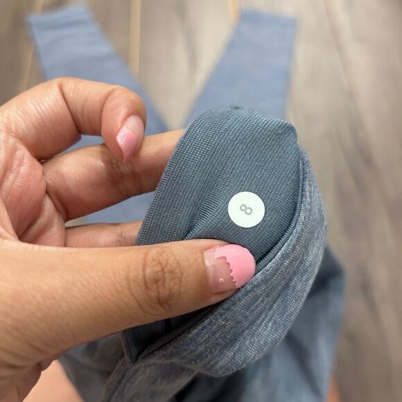 Lululemon Mid Rise Legging 28” - Picture 3 of 4